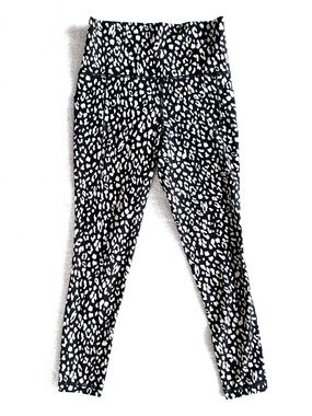 Athleta Salutation Stash Pocket II 7/8 Tights, Leopard Print, Size XS